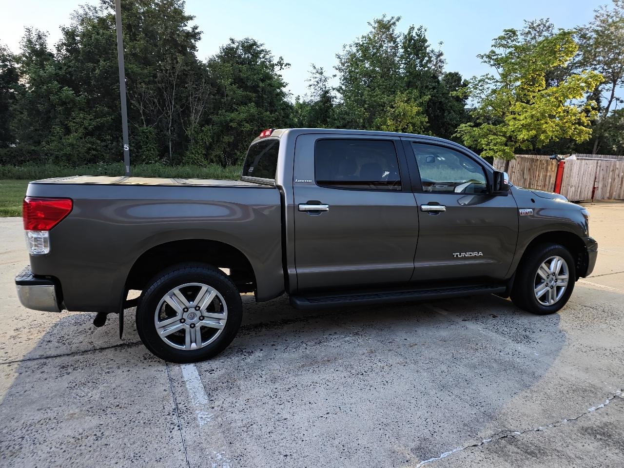 Toyota Tundra Limited 5.7L CrewMax 4WD 2011