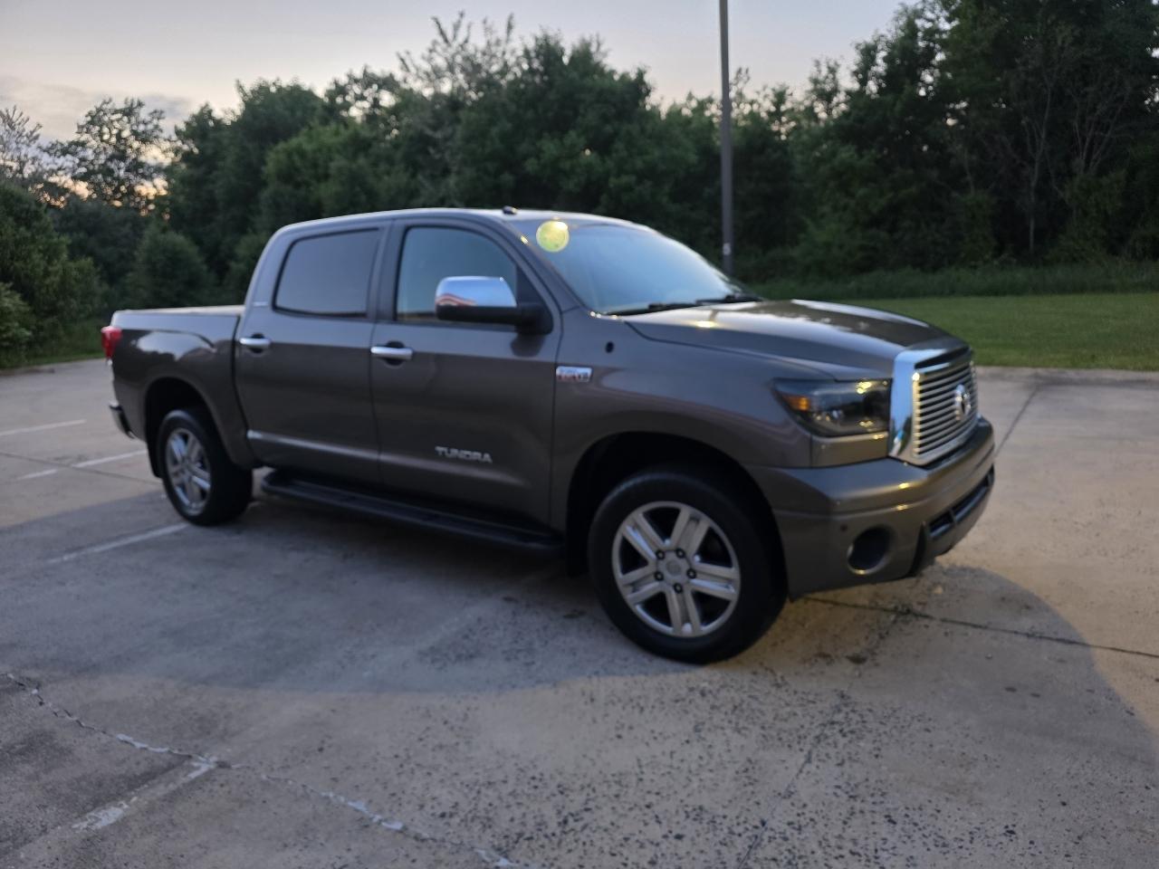 Toyota Tundra Limited 5.7L CrewMax 4WD 2011