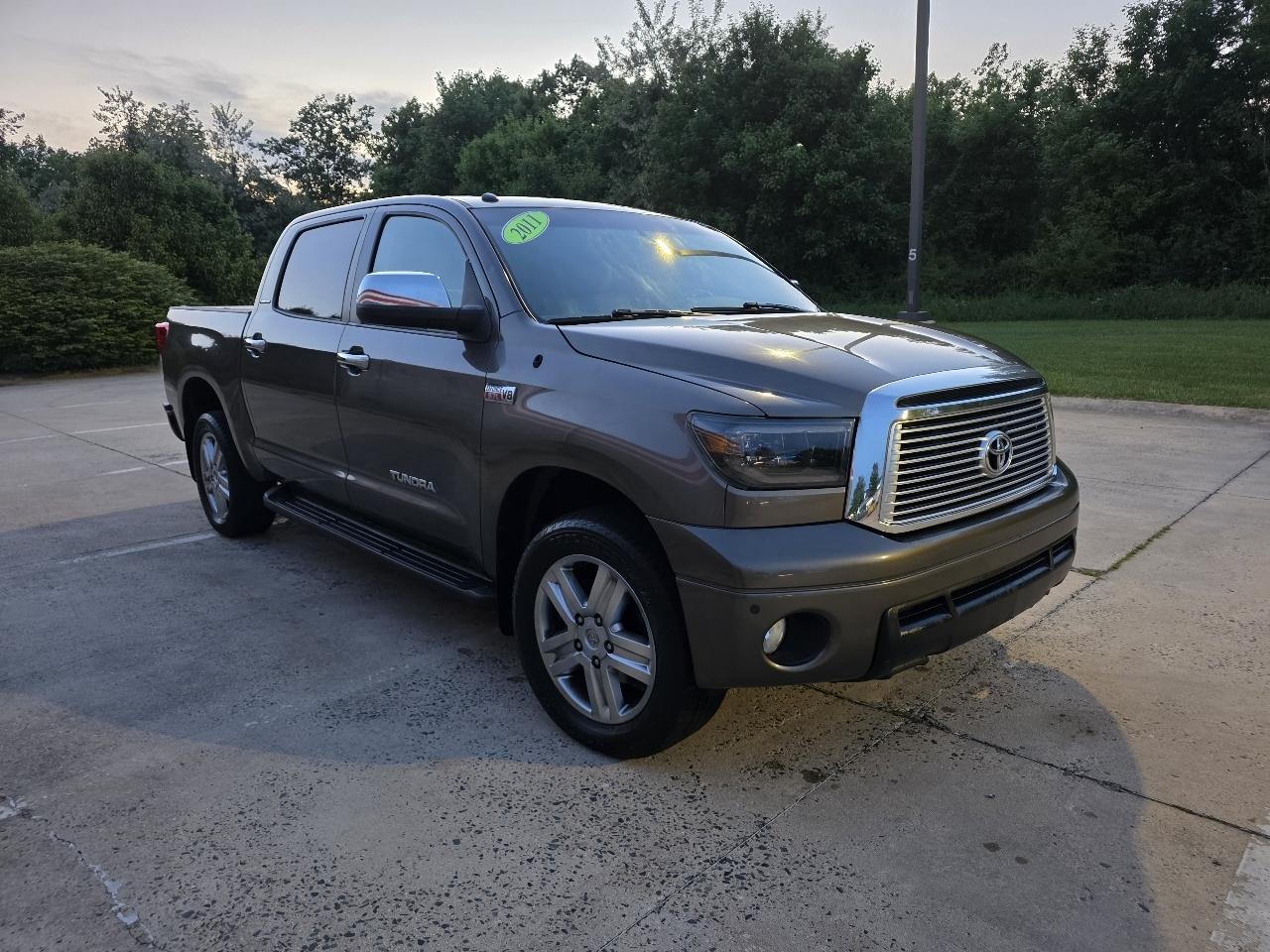 Toyota Tundra Limited 5.7L CrewMax 4WD 2011