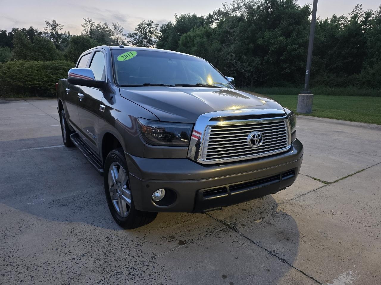 Toyota Tundra Limited 5.7L CrewMax 4WD 2011