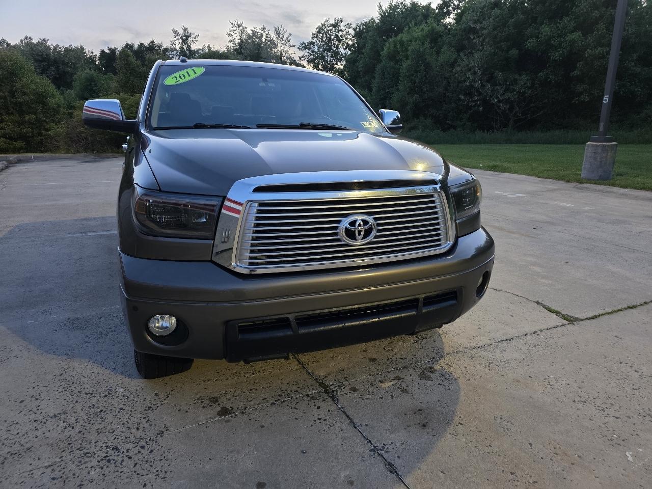 Toyota Tundra Limited 5.7L CrewMax 4WD 2011