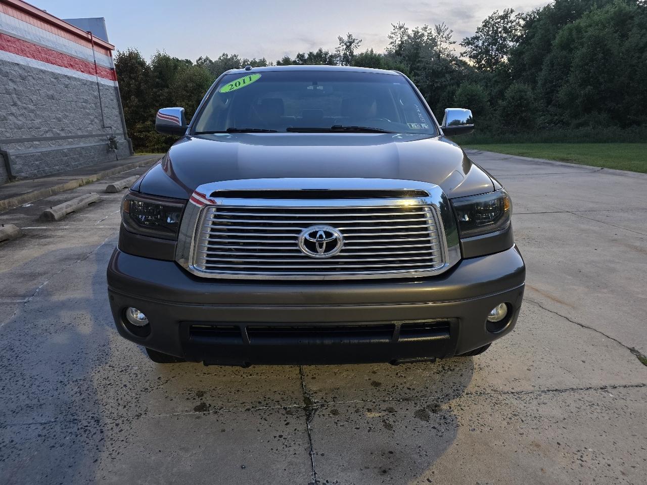 Toyota Tundra Limited 5.7L CrewMax 4WD 2011