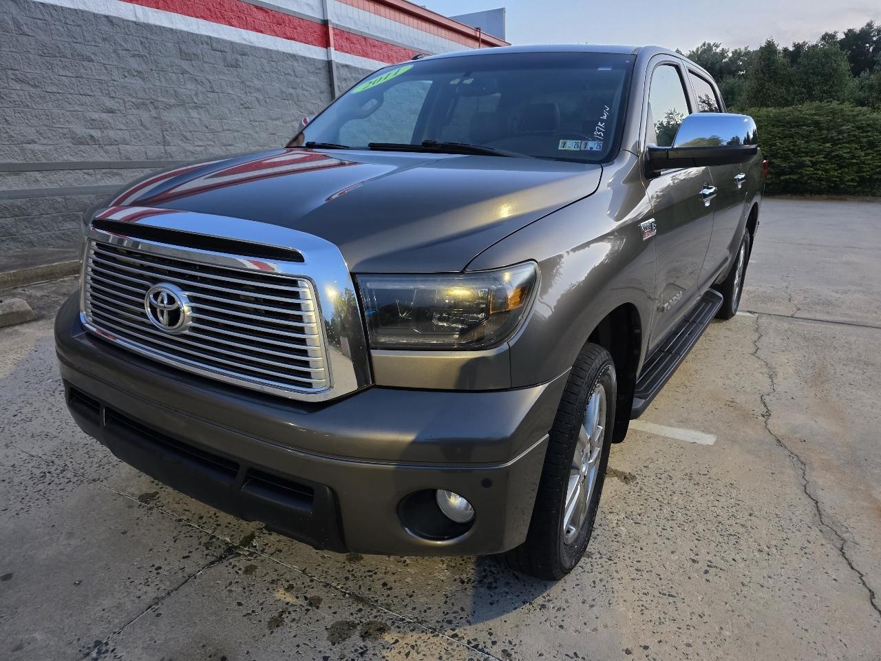 Toyota Tundra Limited 5.7L CrewMax 4WD 2011