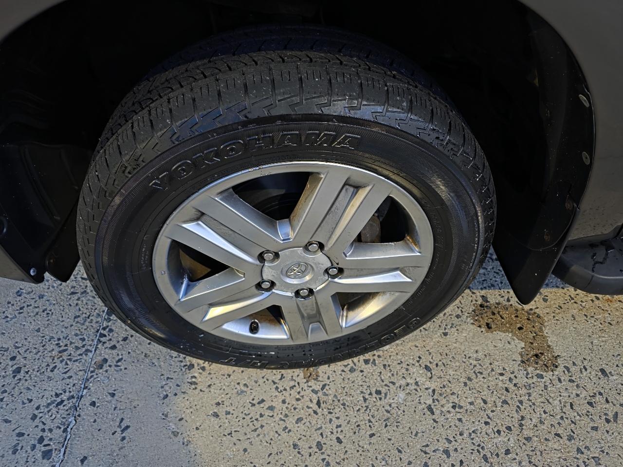 Toyota Tundra Limited 5.7L CrewMax 4WD 2011