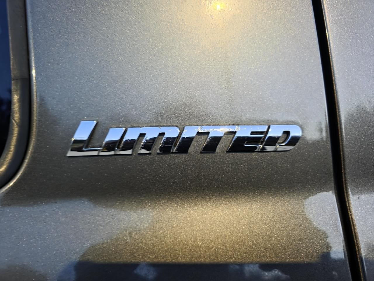 Toyota Tundra Limited 5.7L CrewMax 4WD 2011