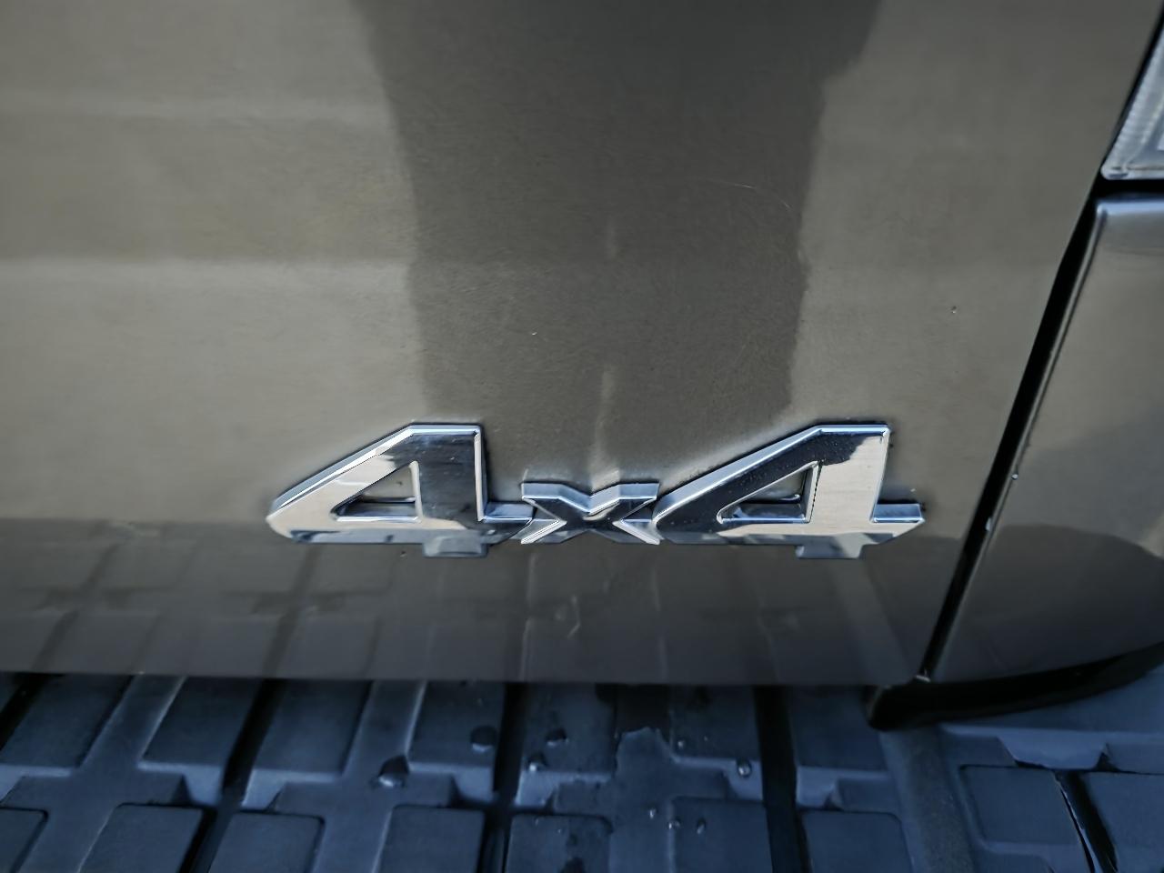Toyota Tundra Limited 5.7L CrewMax 4WD 2011