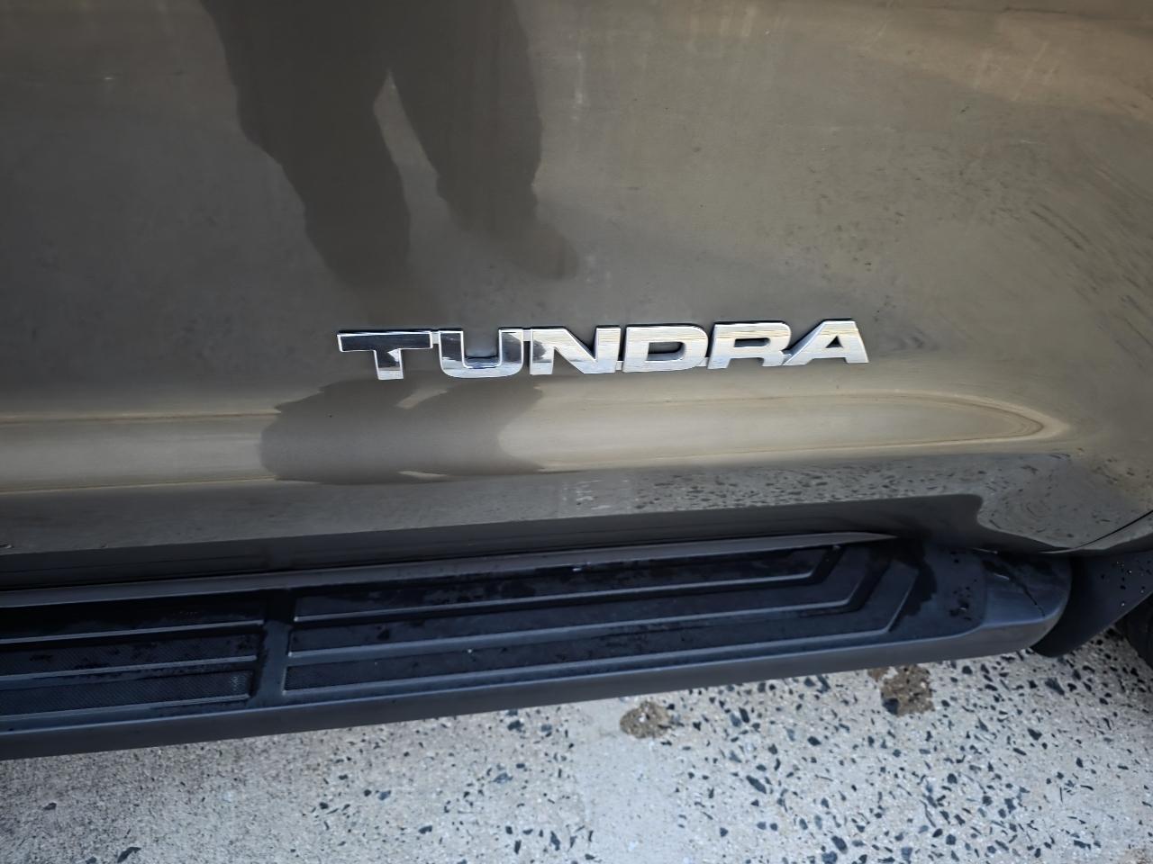 Toyota Tundra Limited 5.7L CrewMax 4WD 2011