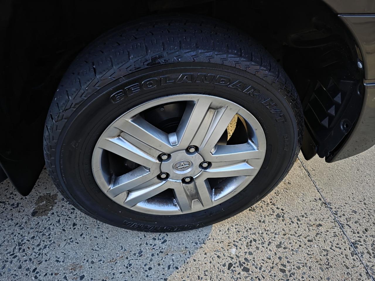 Toyota Tundra Limited 5.7L CrewMax 4WD 2011