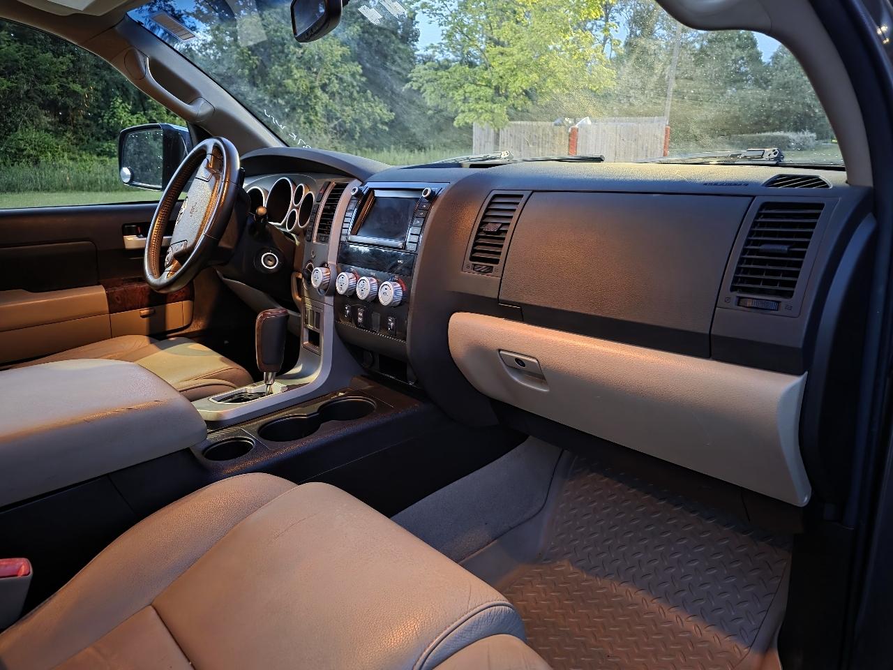 Toyota Tundra Limited 5.7L CrewMax 4WD 2011