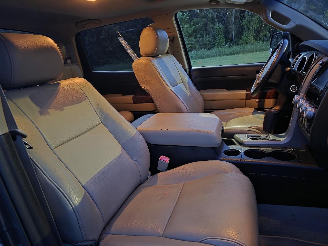 Toyota Tundra Limited 5.7L CrewMax 4WD 2011
