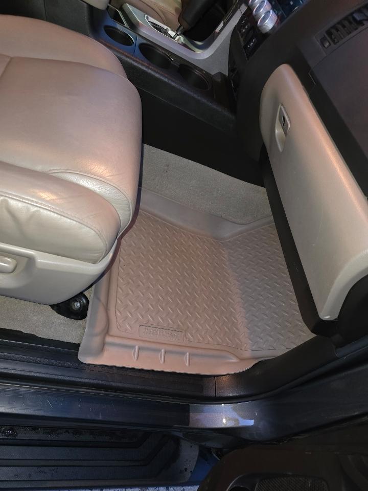 Toyota Tundra Limited 5.7L CrewMax 4WD 2011