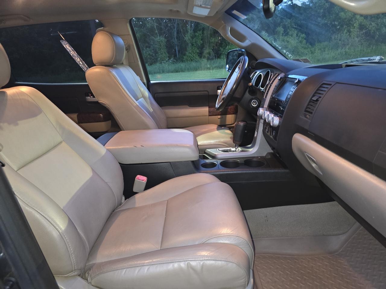 Toyota Tundra Limited 5.7L CrewMax 4WD 2011