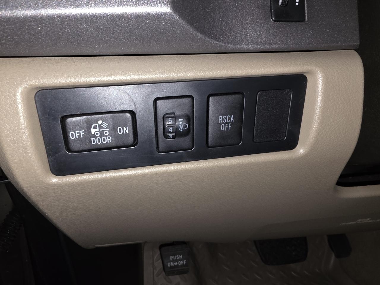 Toyota Tundra Limited 5.7L CrewMax 4WD 2011