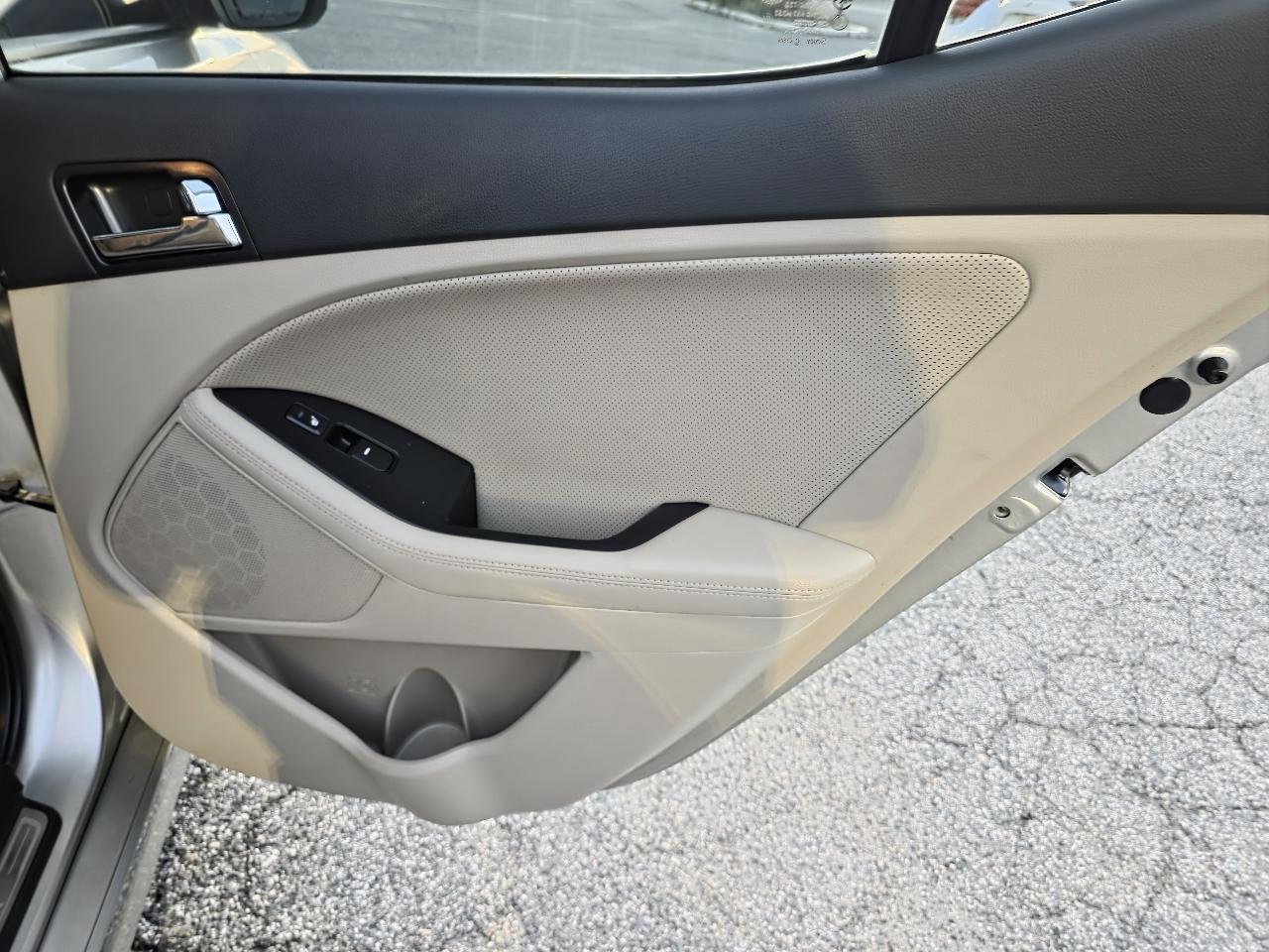 Kia Optima Hybrid Sedan 2012
