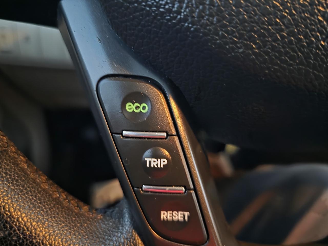 Kia Optima Hybrid Sedan 2012