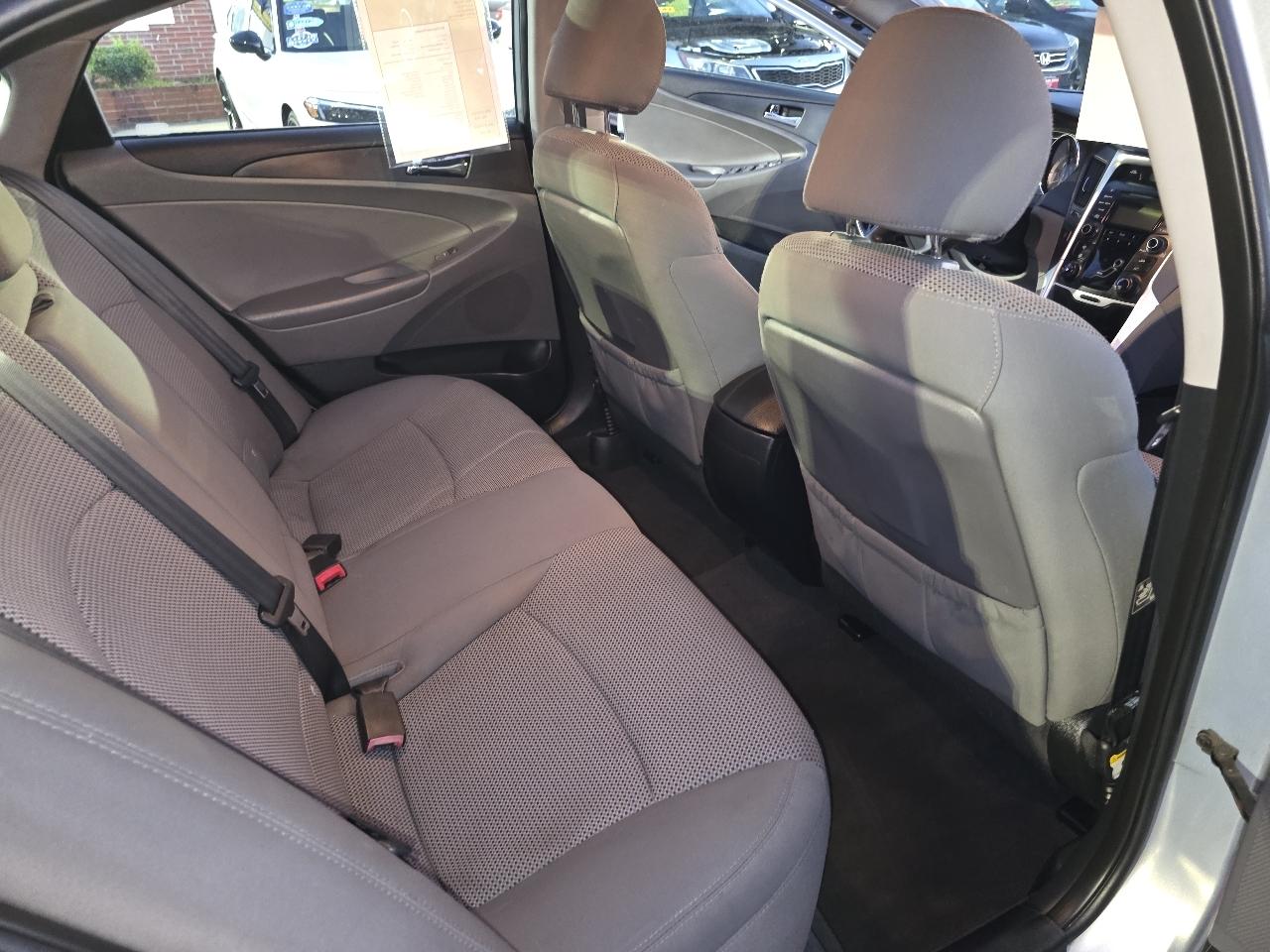 Hyundai Sonata GLS Manual 2012