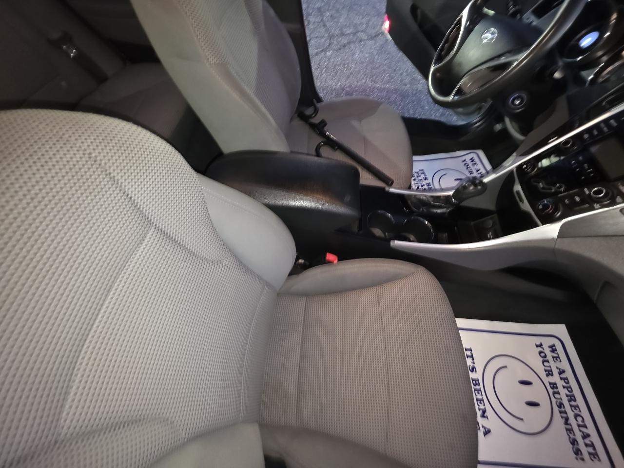 Hyundai Sonata GLS Manual 2012