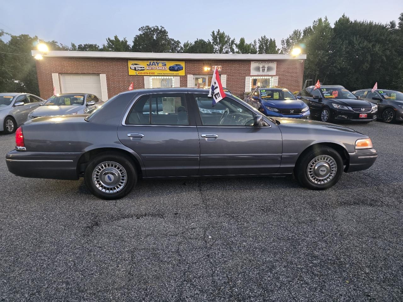 Ford Crown Victoria Base 2001