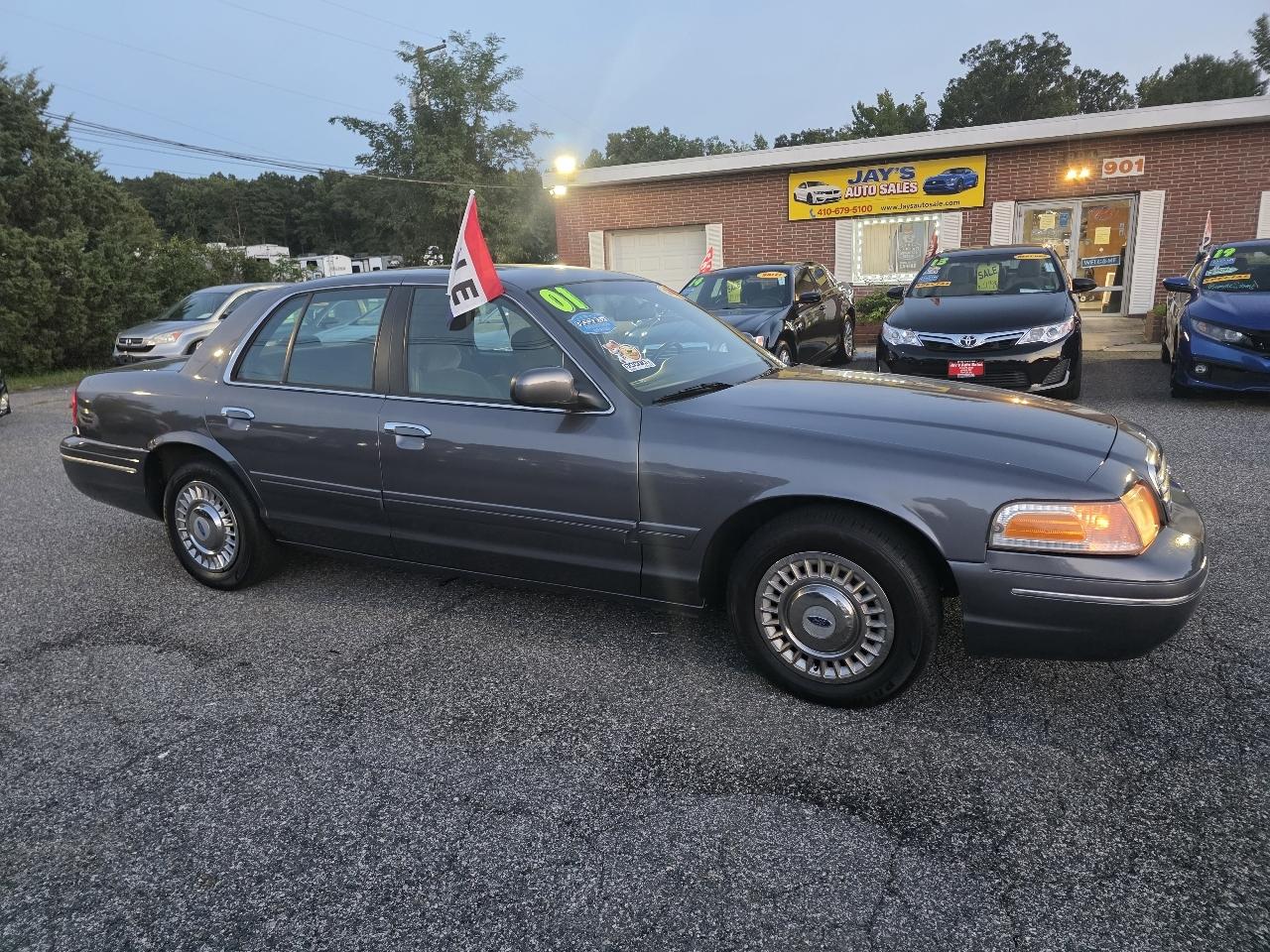 Ford Crown Victoria Base 2001
