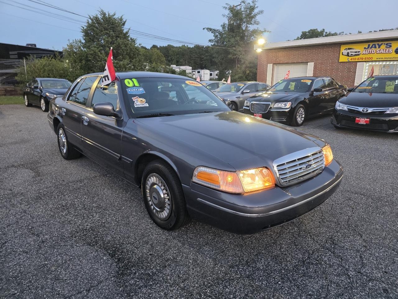 Ford Crown Victoria Base 2001