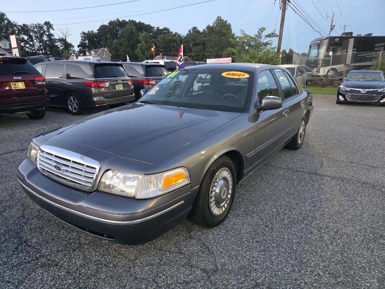 Ford Crown Victoria Base 2001