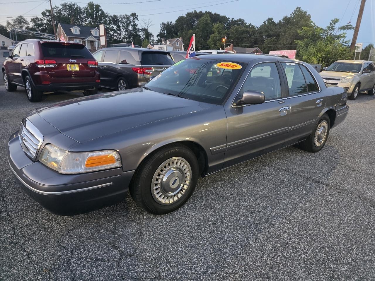 Ford Crown Victoria Base 2001