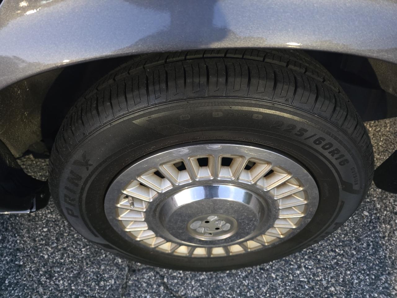 Ford Crown Victoria Base 2001