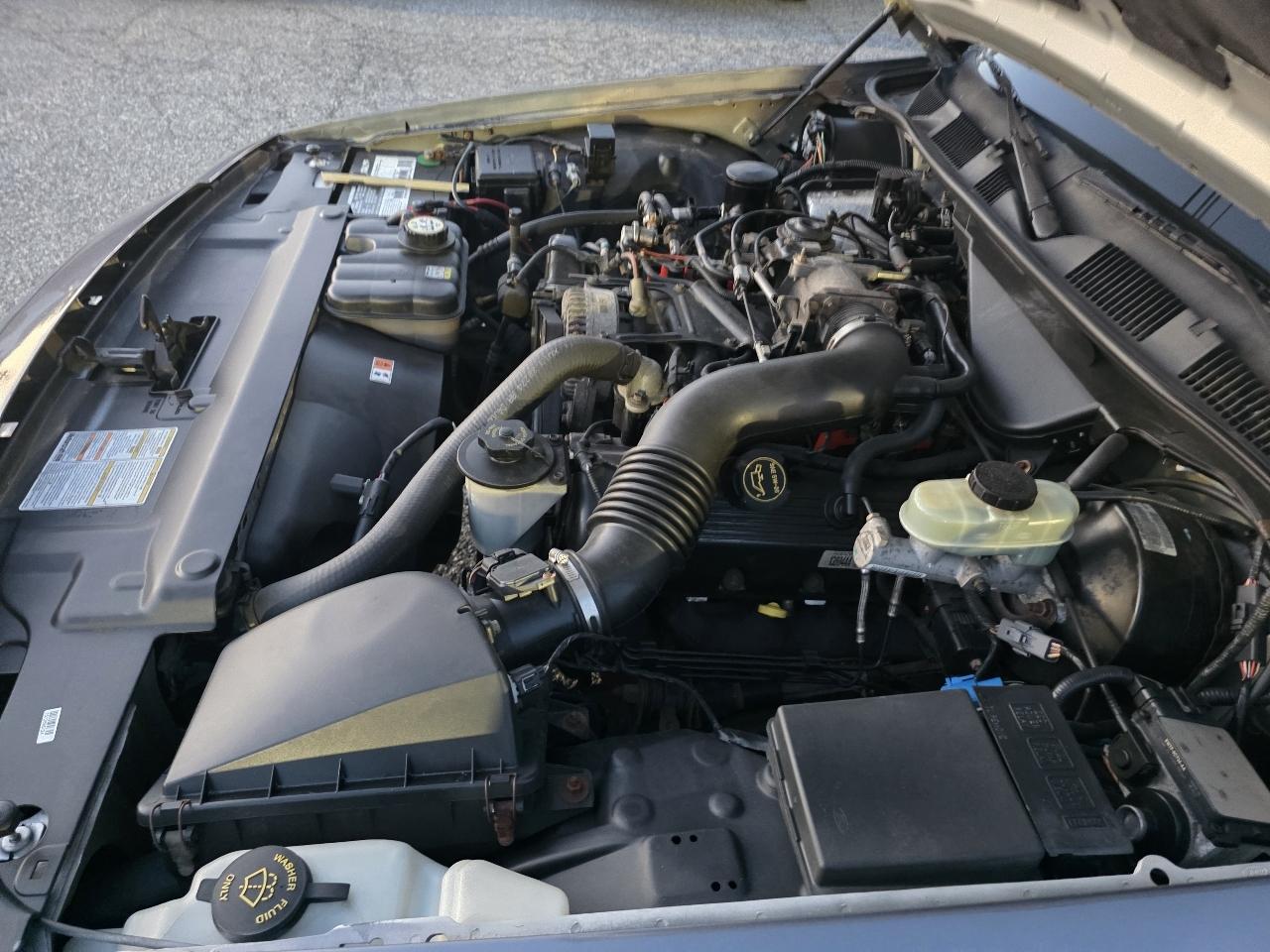 Ford Crown Victoria Base 2001