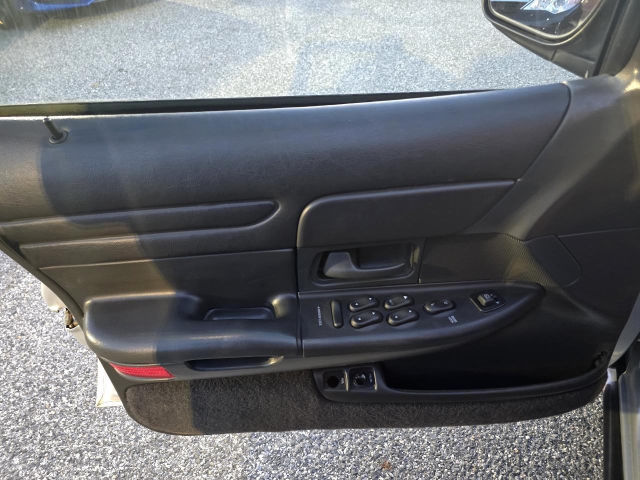 Ford Crown Victoria Base 2001