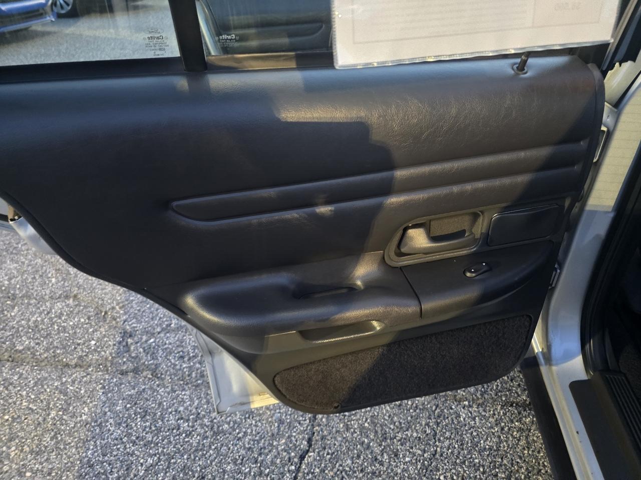 Ford Crown Victoria Base 2001