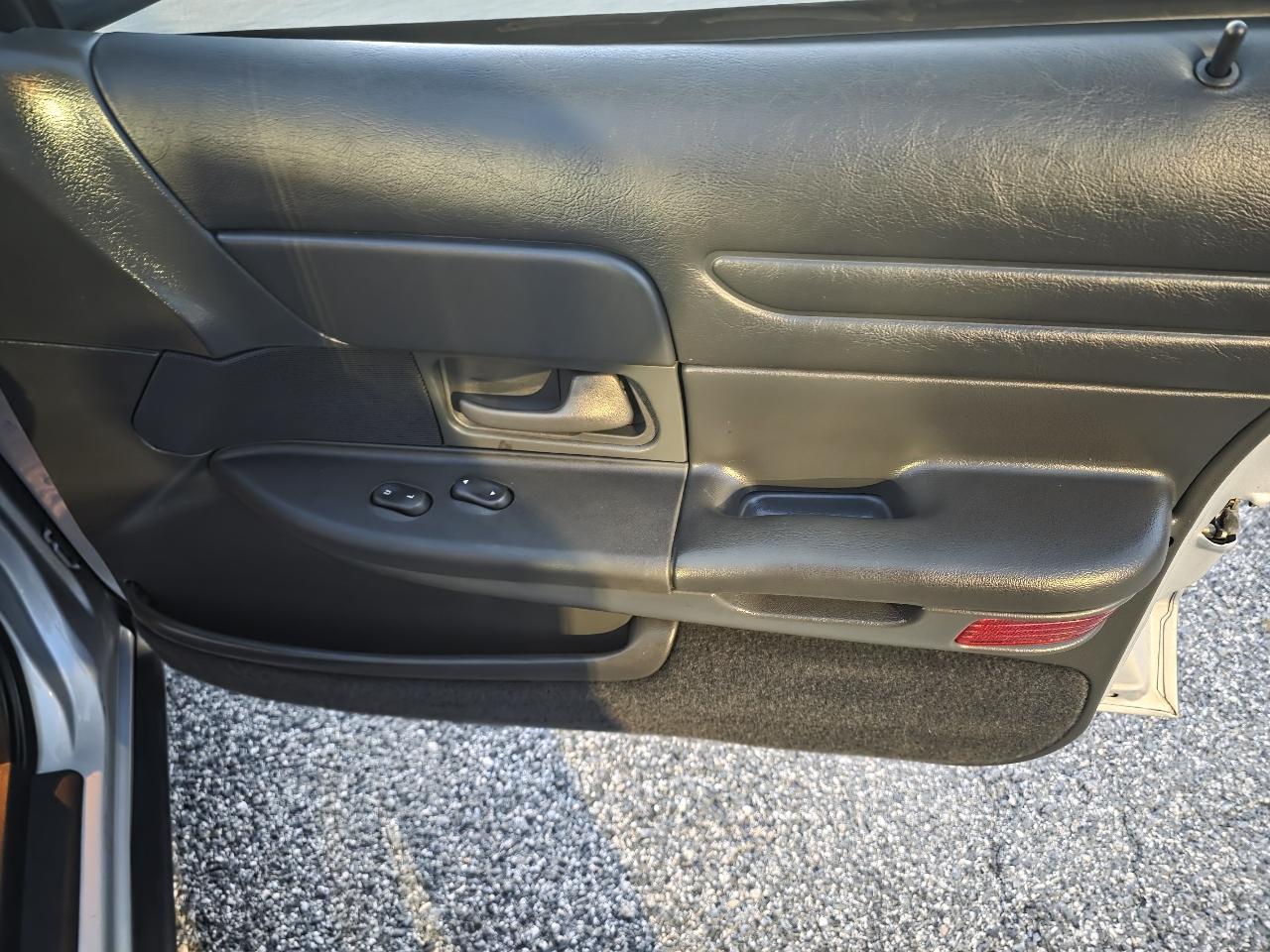 Ford Crown Victoria Base 2001