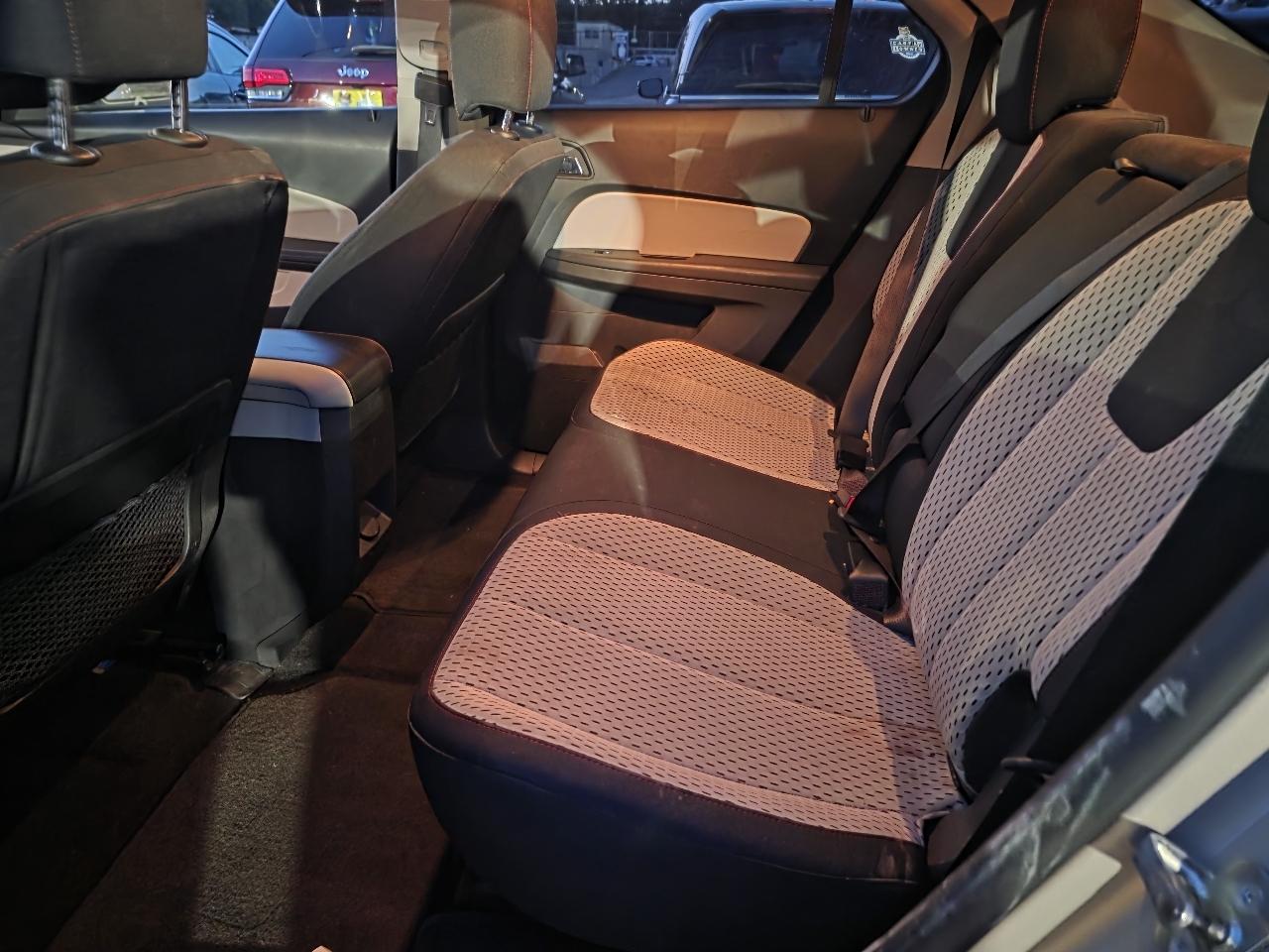 Chevrolet Equinox LS 2WD 2011