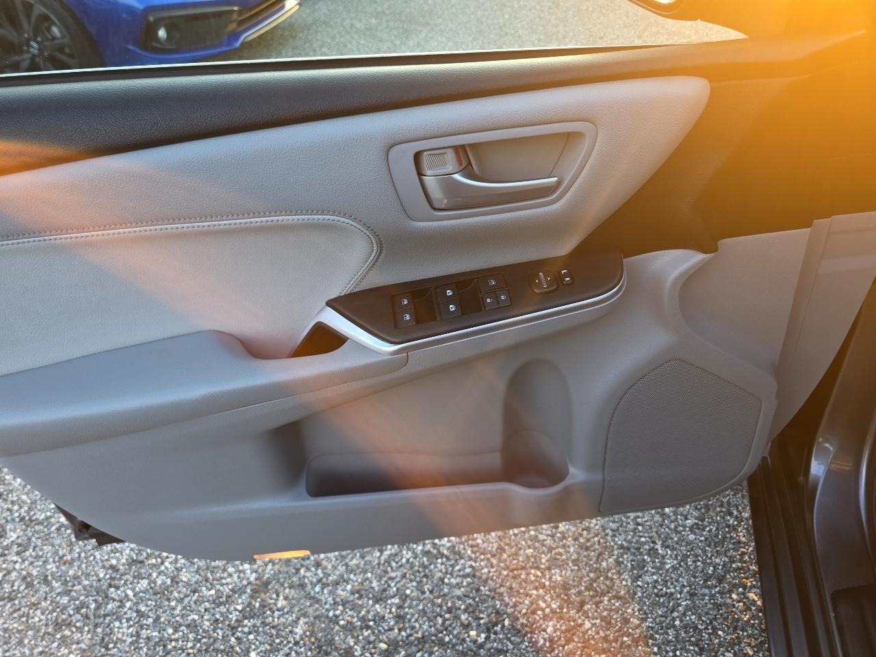 Toyota Camry Hybrid XLE 2015