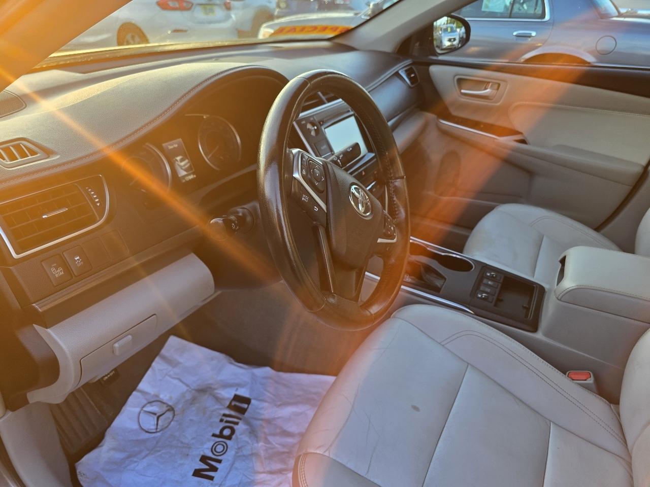 Toyota Camry Hybrid XLE 2015