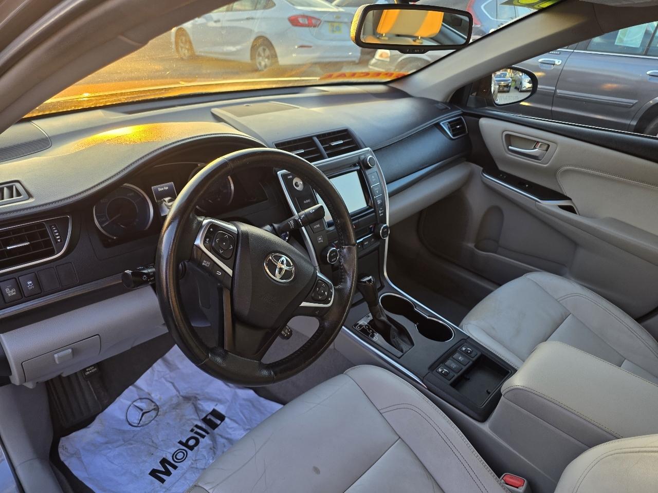 Toyota Camry Hybrid XLE 2015