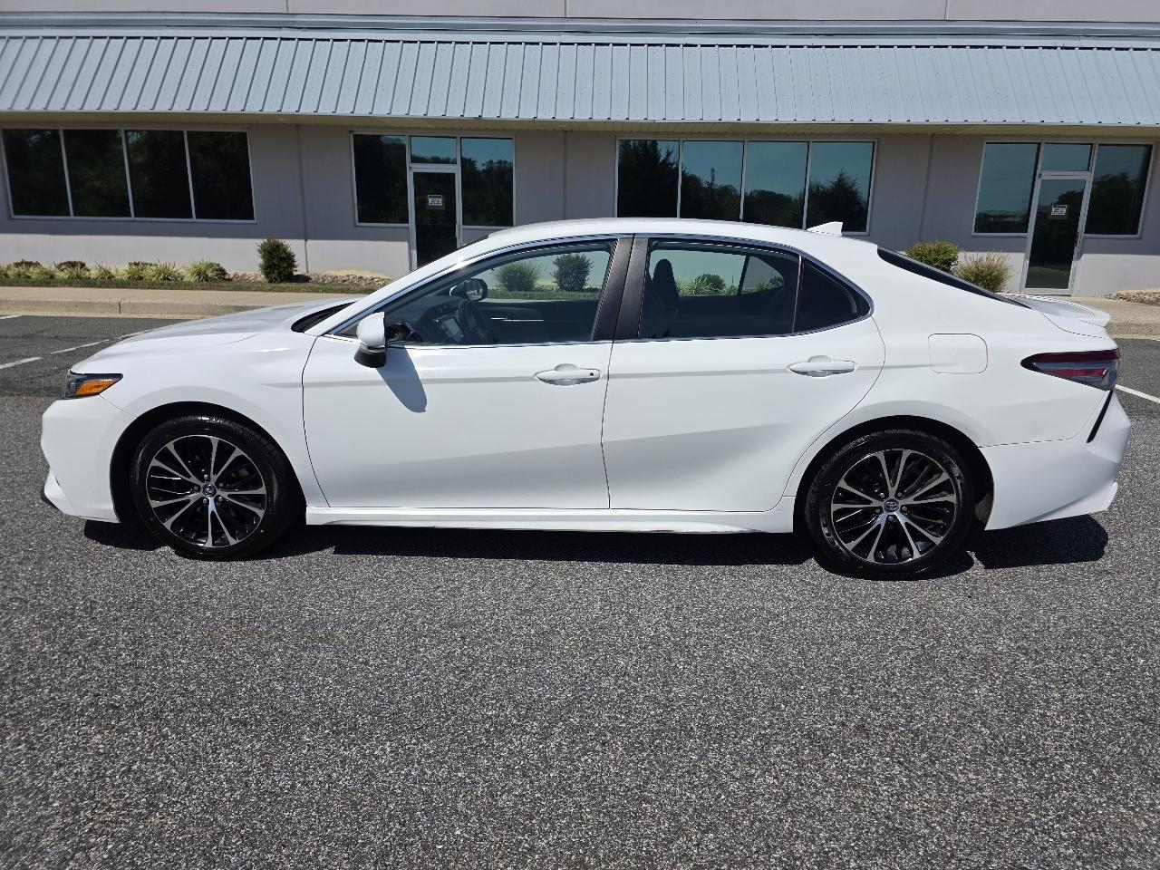 Toyota Camry SE 2019