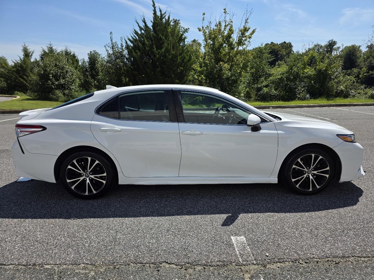 Toyota Camry SE 2019