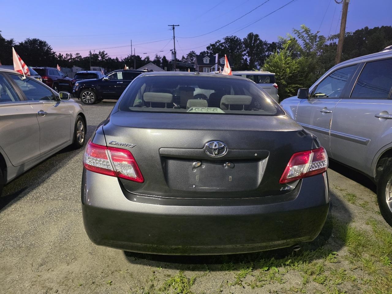 Toyota Camry Base 6-Spd AT 2011