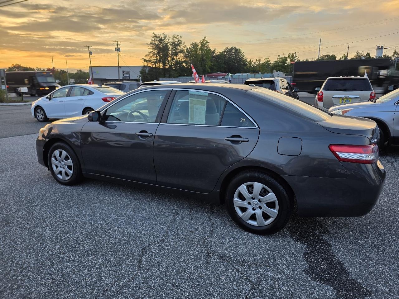Toyota Camry Base 6-Spd AT 2011