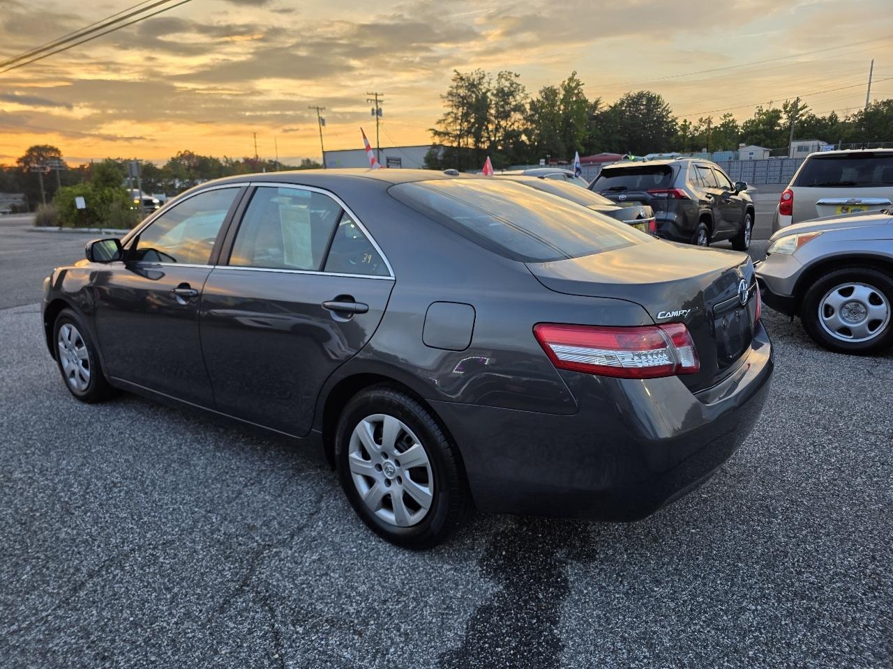 Toyota Camry Base 6-Spd AT 2011