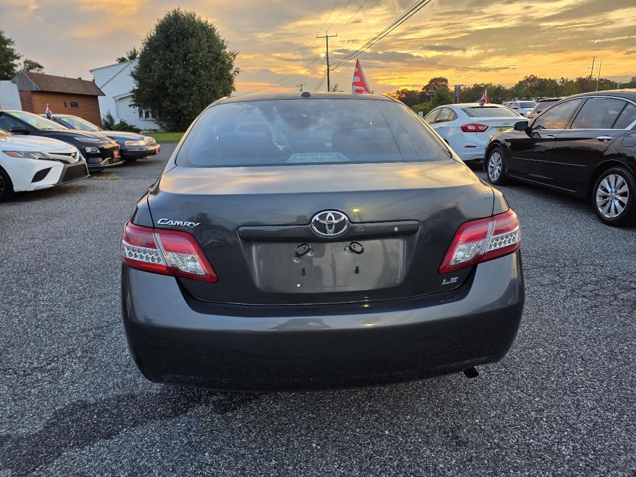 Toyota Camry Base 6-Spd AT 2011