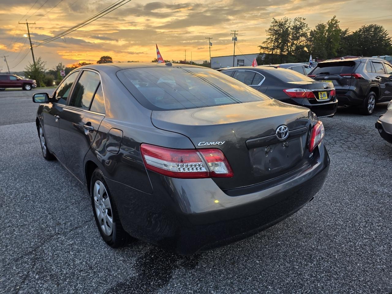 Toyota Camry Base 6-Spd AT 2011