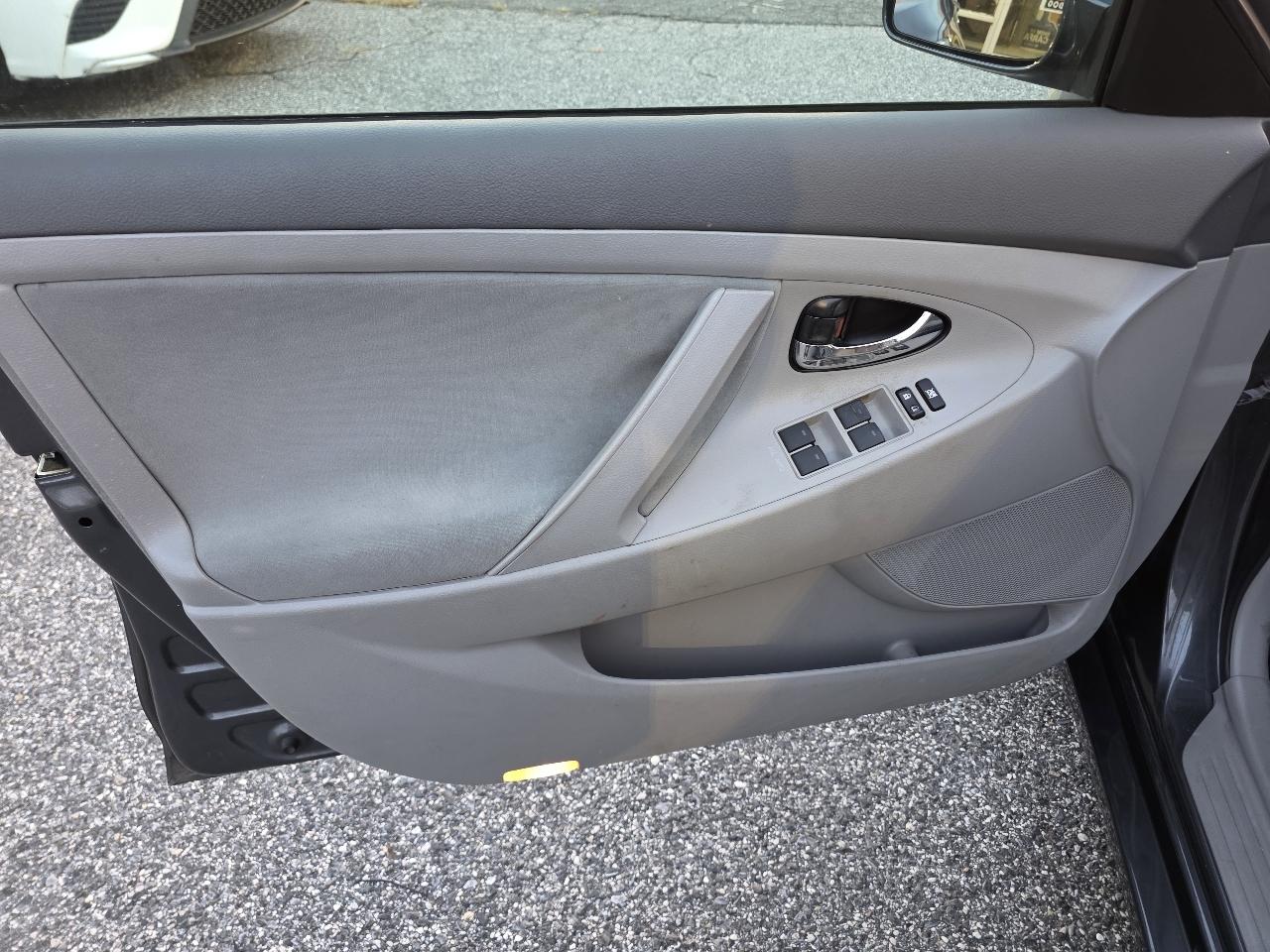 Toyota Camry Base 6-Spd AT 2011