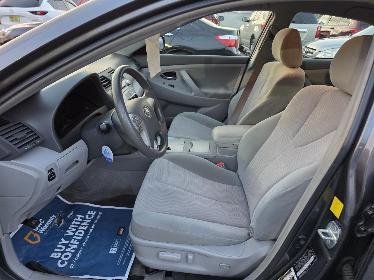Toyota Camry Base 6-Spd AT 2011