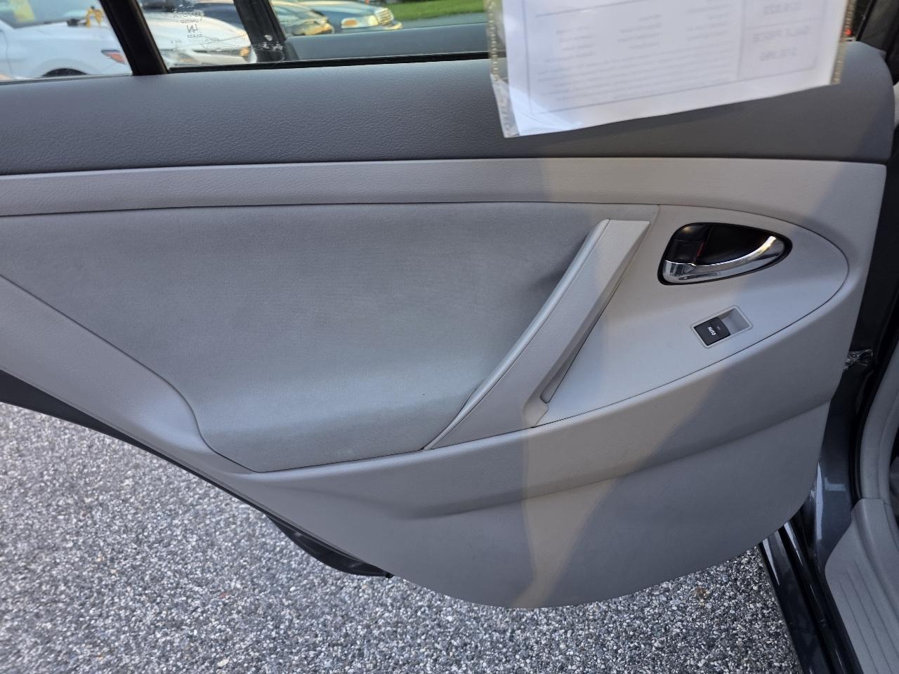 Toyota Camry Base 6-Spd AT 2011