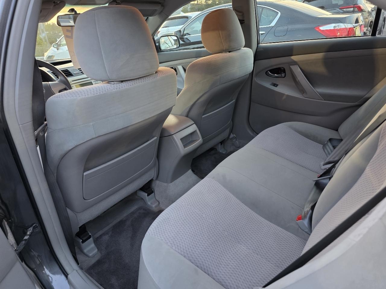 Toyota Camry Base 6-Spd AT 2011