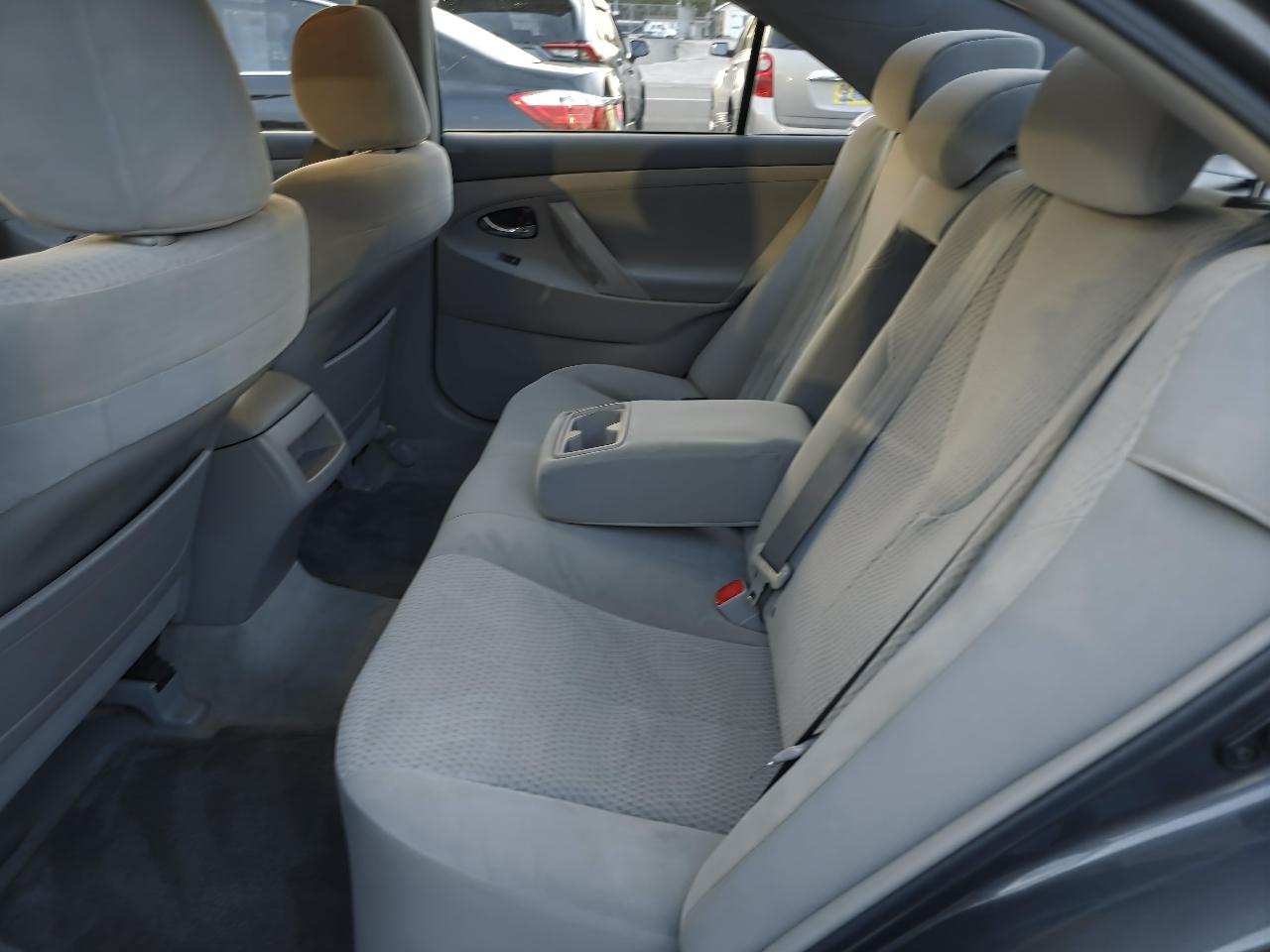 Toyota Camry Base 6-Spd AT 2011