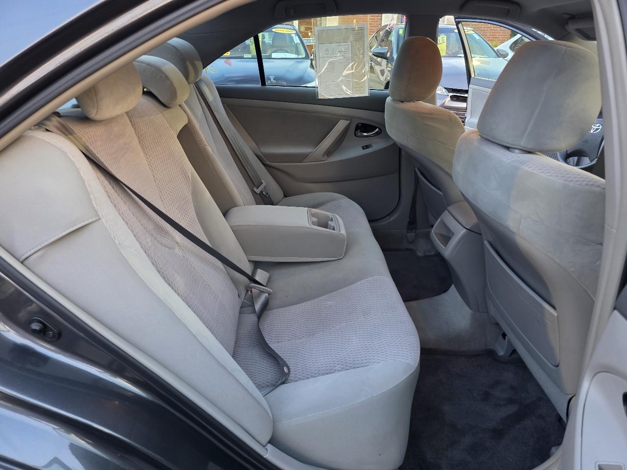 Toyota Camry Base 6-Spd AT 2011