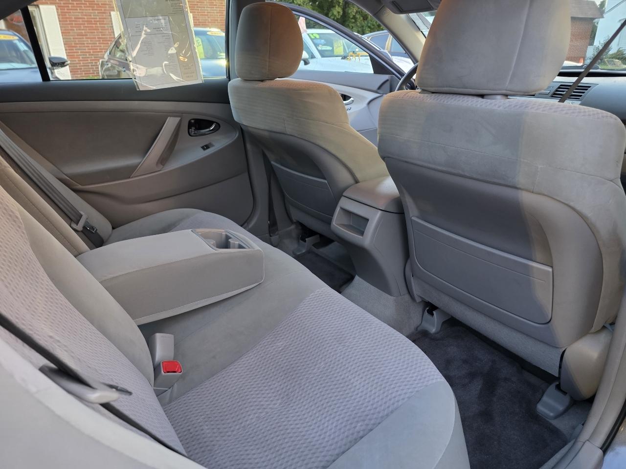 Toyota Camry Base 6-Spd AT 2011