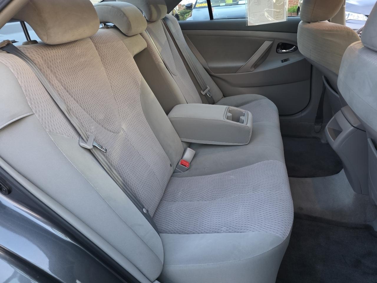 Toyota Camry Base 6-Spd AT 2011
